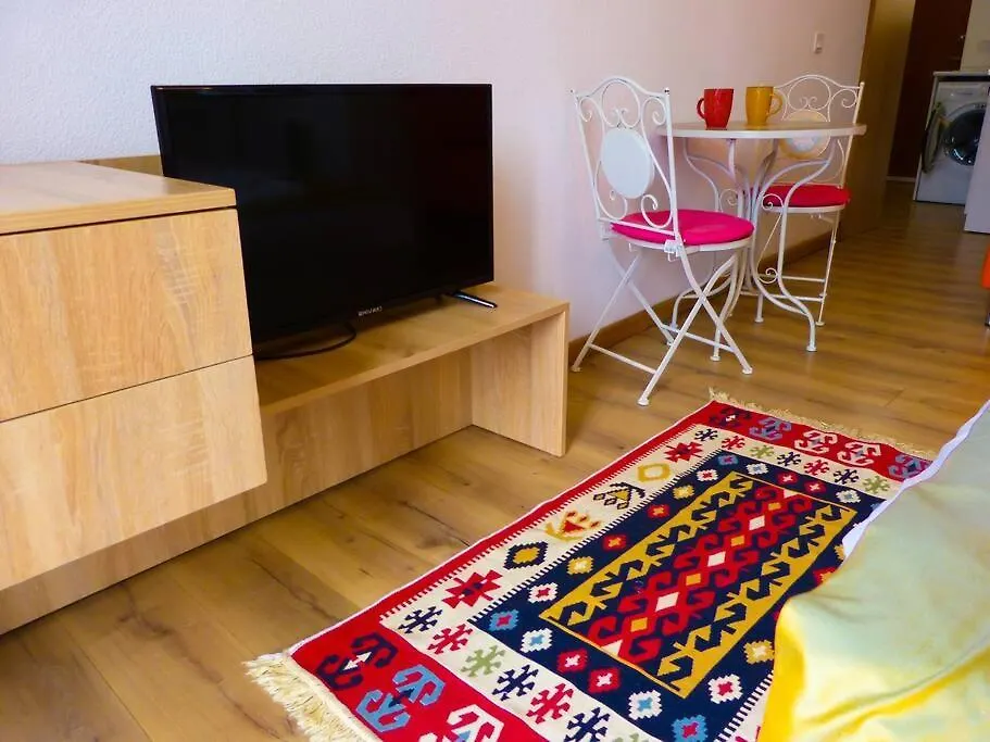 Live-Inn Stunning Apartment On Azneft Sq With President Palace & Old City Views バクー