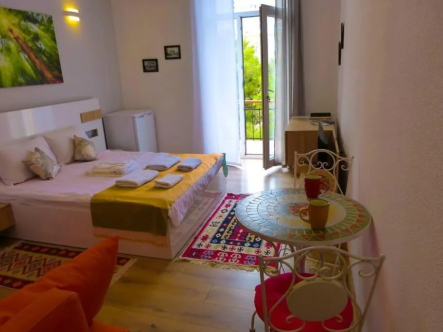 Live-Inn Stunning Apartment On Azneft Sq With President Palace & Old City Views Baku 0*,