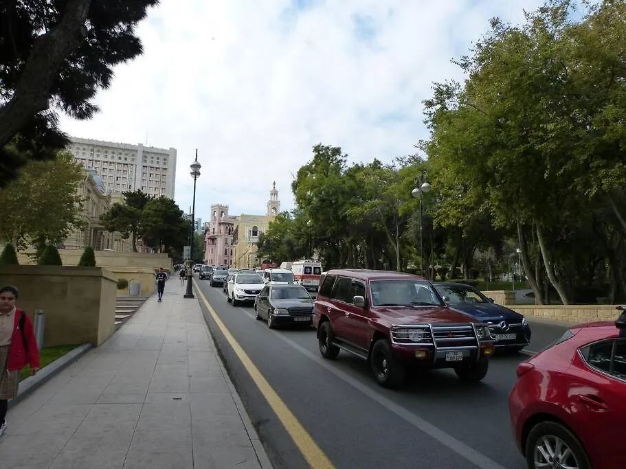 Live-Inn Stunning Apartment On Azneft Sq With President Palace & Old City Views バクー 0*,  アゼルバイジャン