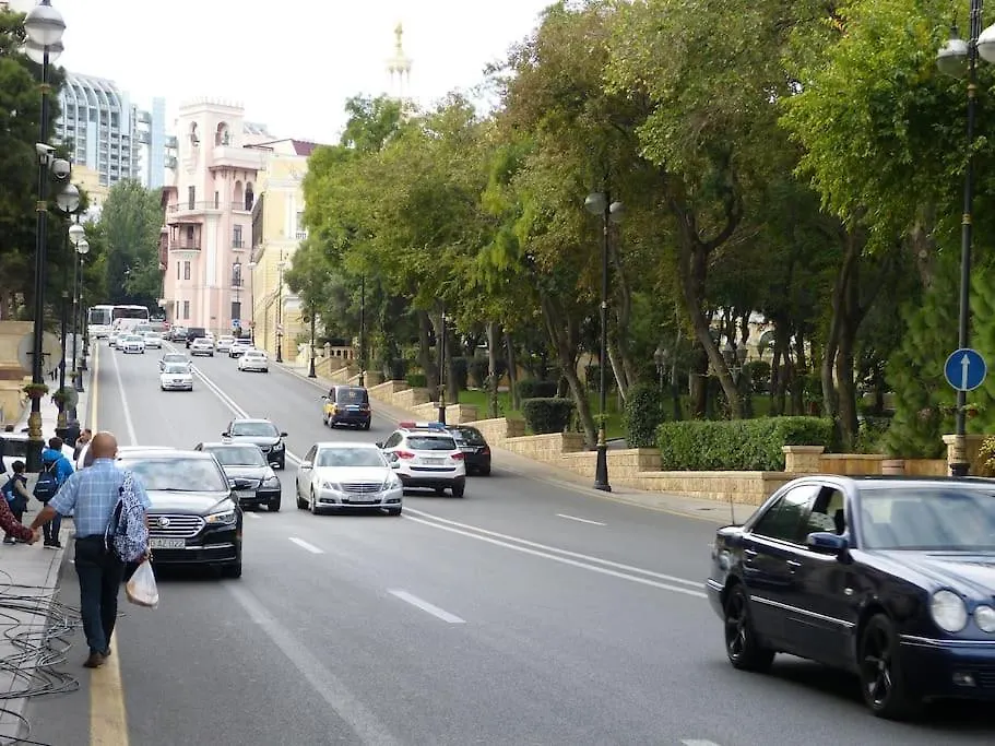 Live-Inn Stunning Apartment On Azneft Sq With President Palace & Old City Views Baku